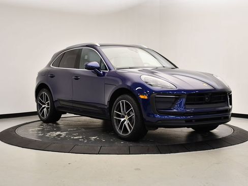 Certified 2025 Porsche Macan image 9