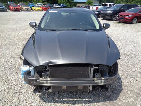 Used 2017 Ford Fusion SE FWD image 4