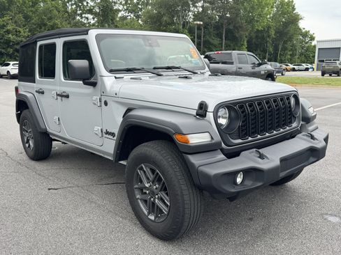 Used 2024 Jeep Wrangler Unlimited Sport AWD/4WD image 3
