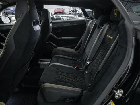 Used 2023 Lamborghini Urus Performante AWD/4WD image 37