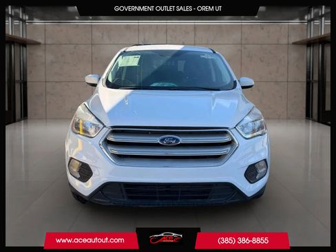 Used 2017 Ford Escape SE image 4