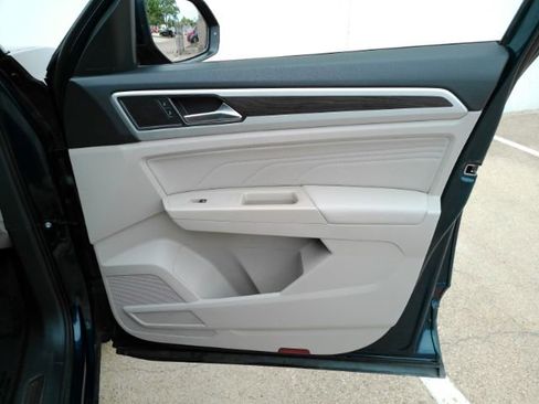 Used 2021 Volkswagen Atlas SE w/ Panoramic Sunroof Package FWD image 19