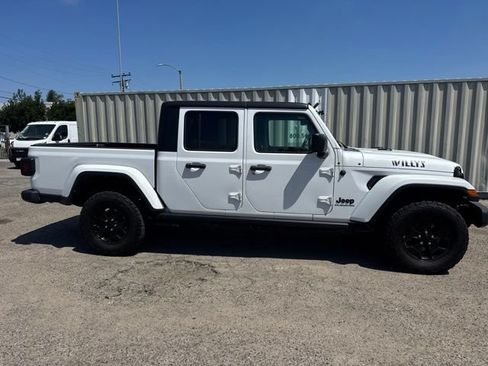 Used 2022 Jeep Gladiator Sport AWD/4WD image 4
