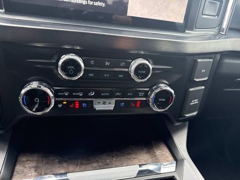 Used 2024 Ford F250 Lariat w/ Black Appearance Package image 24