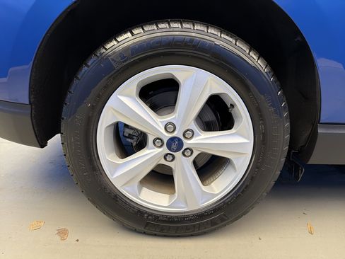 Used 2020 Ford Edge SE image 9