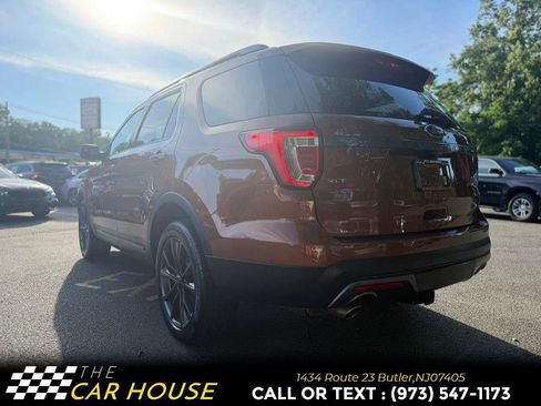 Used 2017 Ford Explorer XLT w/ Equipment Group 202A AWD/4WD image 4
