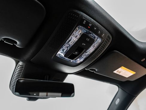 Used 2024 Mercedes-Benz GLB 250 w/ Exclusive Package image 31