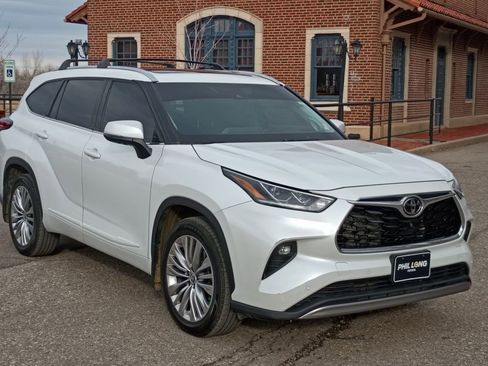 Used 2021 Toyota Highlander XLE image 9
