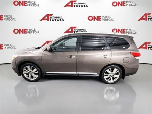 Used 2016 Nissan Pathfinder Platinum image 4