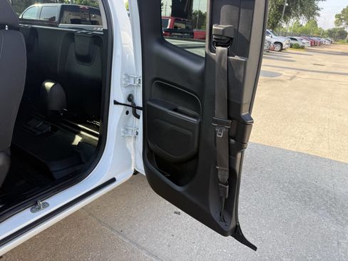 Used 2022 Chevrolet Colorado LT w/ Fleet Safety Package RWD image 13