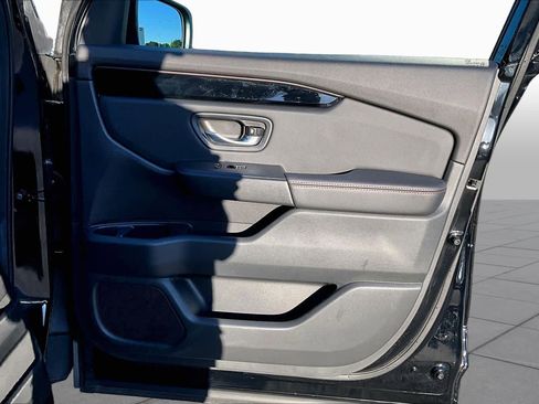 Used 2025 Honda Pilot TrailSport image 22
