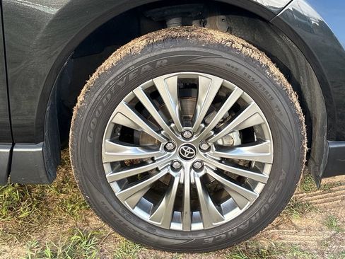 Used 2023 Toyota Venza Limited AWD/4WD image 11
