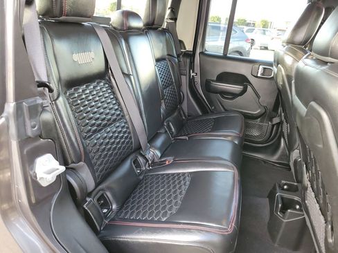 Certified 2022 Jeep Gladiator Rubicon w/ Cold Weather Group image 18