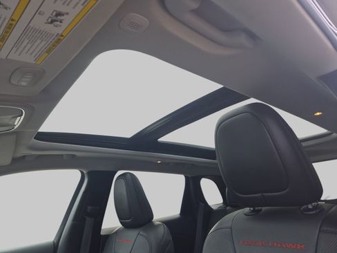 Used 2020 Jeep Cherokee Trailhawk image 31