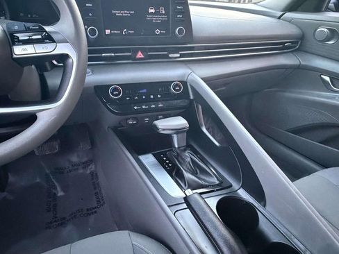 Used 2021 Hyundai Elantra SEL image 18
