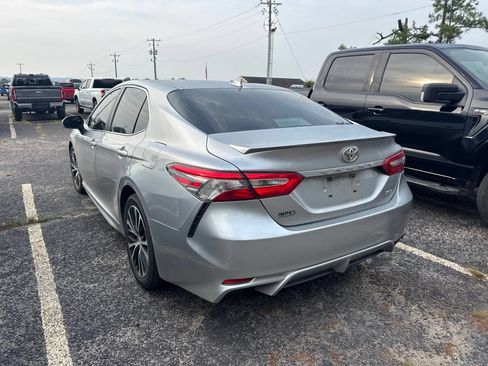 Used 2019 Toyota Camry SE w/ Convenience Package FWD image 6