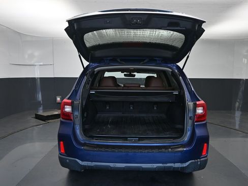 Used 2017 Subaru Outback 2.5i Touring w/ Popular Package #5A image 11