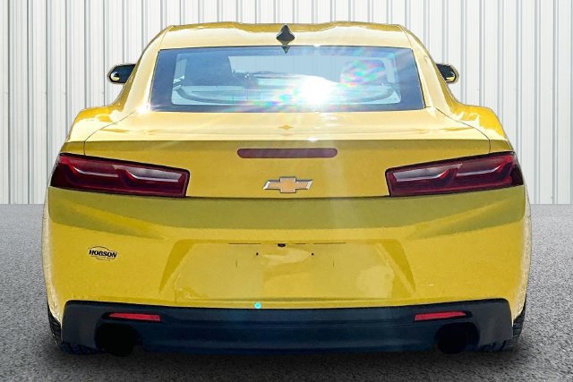 Used 2018 Chevrolet Camaro LT RWD image 4