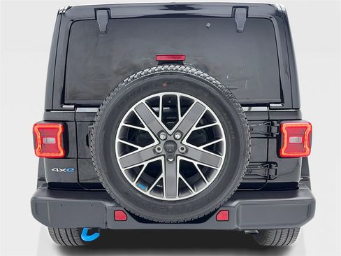 Used 2023 Jeep Wrangler Unlimited Sahara w/ Cold Weather Group image 11