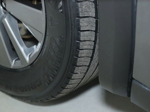 Used 2025 Nissan Pathfinder SV image 39