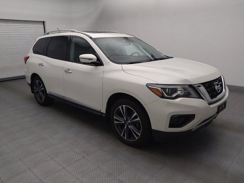 Used 2017 Nissan Pathfinder Platinum w/ Family Entertainment Package AWD/4WD image 11