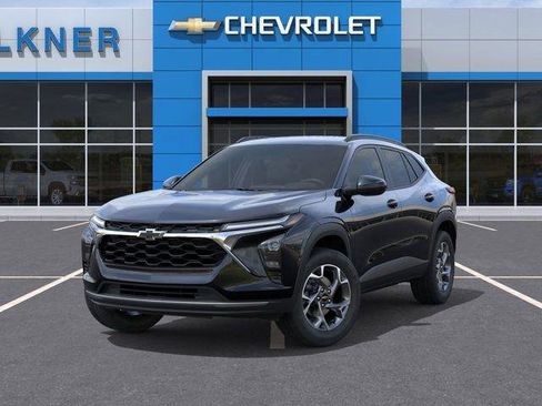 New 2025 Chevrolet Trax LT w/ Driver Confidence Package FWD image 6