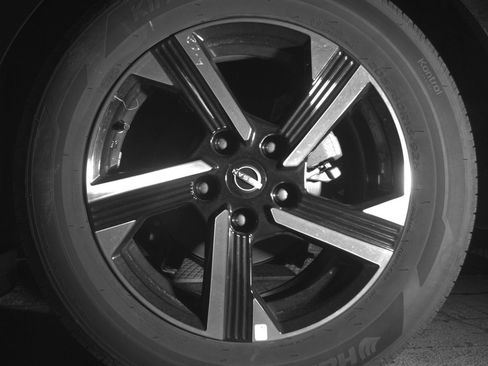Used 2025 Nissan Sentra SV FWD image 14