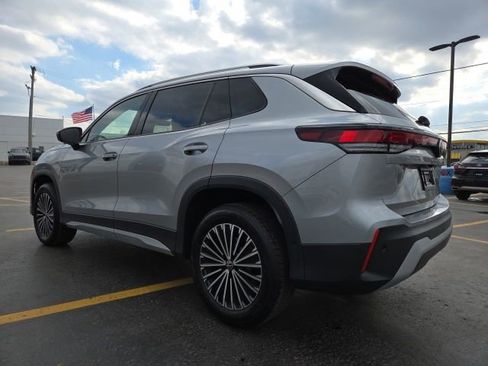 Used 2025 Volkswagen Tiguan S image 5