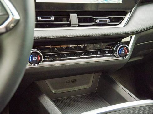 New 2026 Chevrolet Equinox LT w/ Convenience Package II image 32