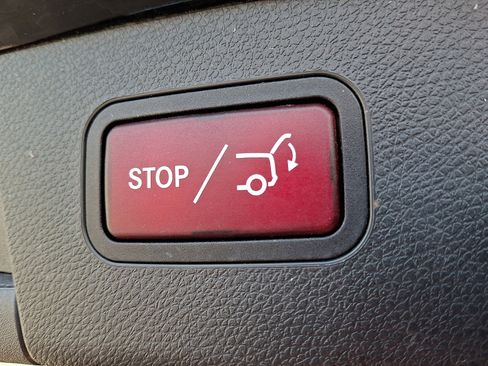 Certified 2019 Mercedes-Benz GLA 250 4MATIC image 33