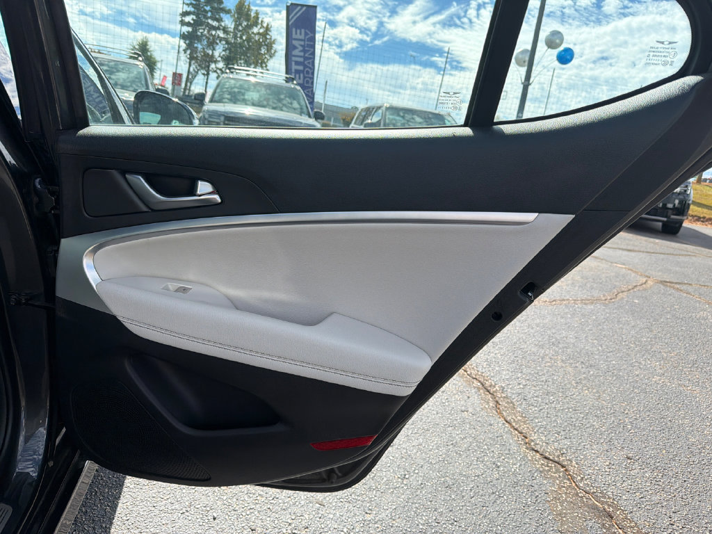 Used 2025 Genesis G70 2.5T RWD image 16