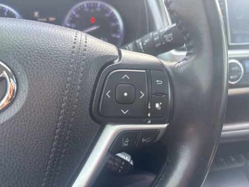 Used 2018 Toyota Highlander XLE image 16
