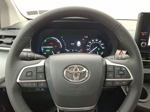 Used 2026 Toyota Sienna XLE FWD image 16