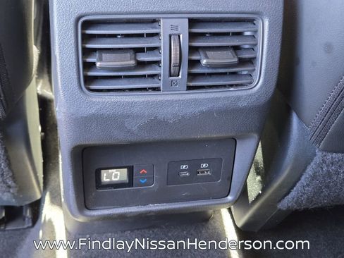 Used 2023 Nissan Rogue SL w/ SL Premium Package image 13