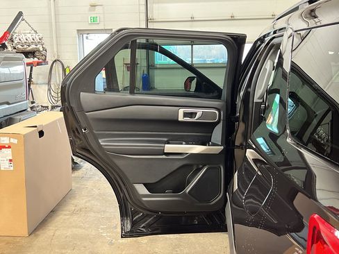 Used 2022 Ford Explorer XLT w/ Equipment Group 202A image 34