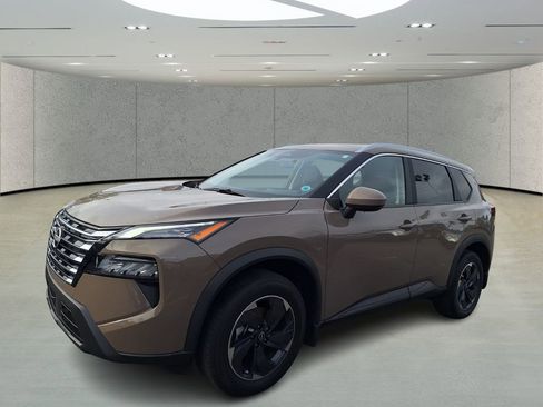 Used 2025 Nissan Rogue SV w/ SV Premium Package image 8