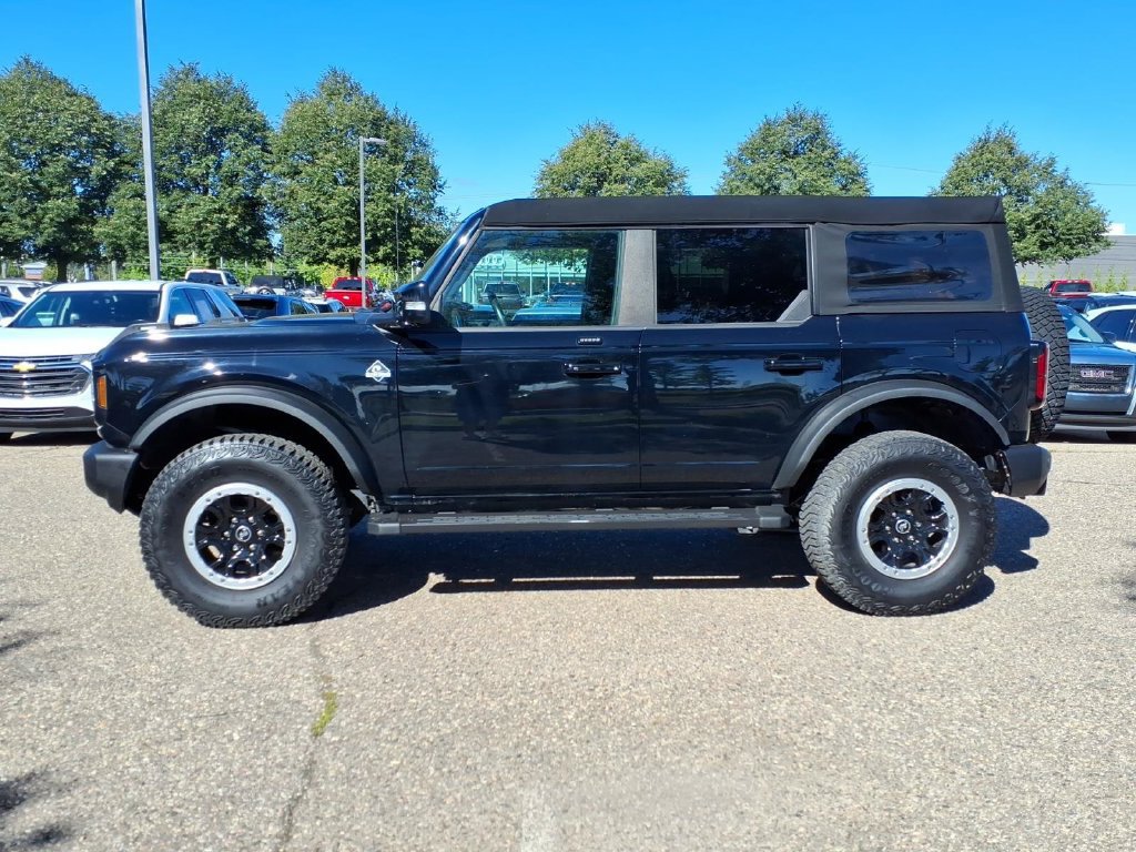 Used 2023 Ford Bronco Outer Banks w/ Sasquatch Package AWD/4WD image 2