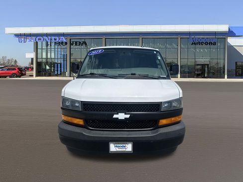Used 2019 Chevrolet Express 3500 w/ Driver Convenience Package RWD image 7