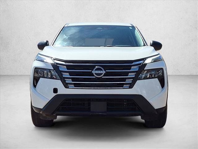 Used 2024 Nissan Rogue S AWD/4WD image 2