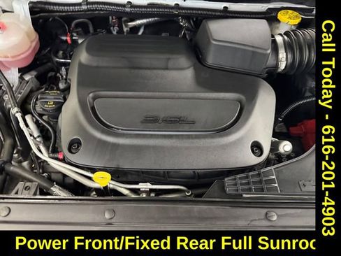 Used 2024 Chrysler Pacifica Touring-L image 6