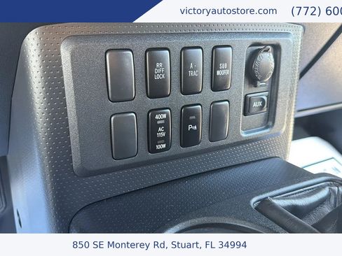 Used 2007 Toyota FJ Cruiser 4WD image 32