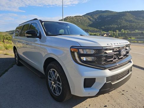 Used 2025 Ford Expedition Max Active AWD/4WD image 3