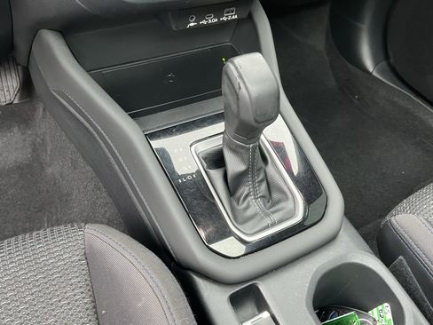 Used 2025 Subaru Forester Premium AWD/4WD image 24