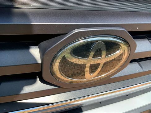 Used 2021 Toyota Tacoma SR5 RWD image 28