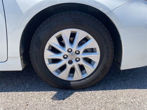 Used 2013 Toyota Prius Plug-In Hybrid image 9