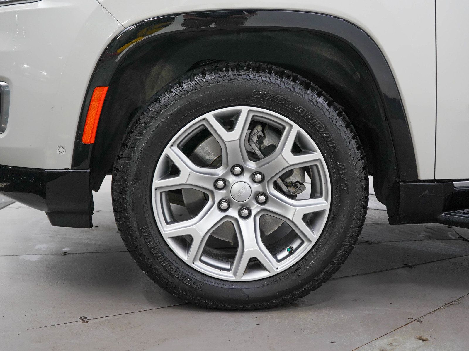 Used 2022 Jeep Wagoneer Series II AWD/4WD image 30