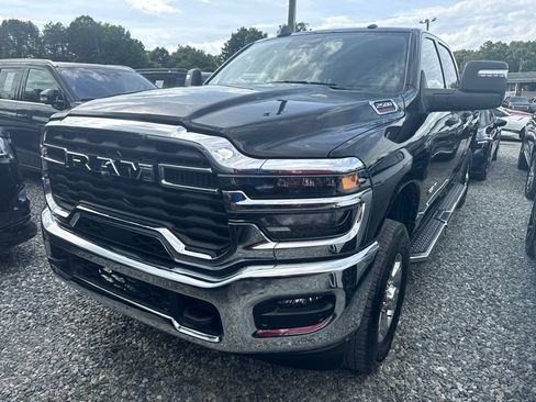 Used 2025 RAM 2500 Big Horn AWD/4WD image 1