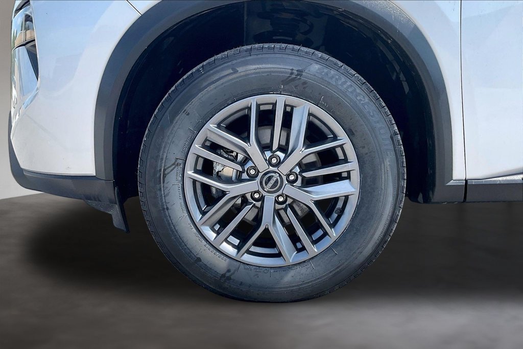 Used 2024 Nissan Rogue S AWD/4WD image 30
