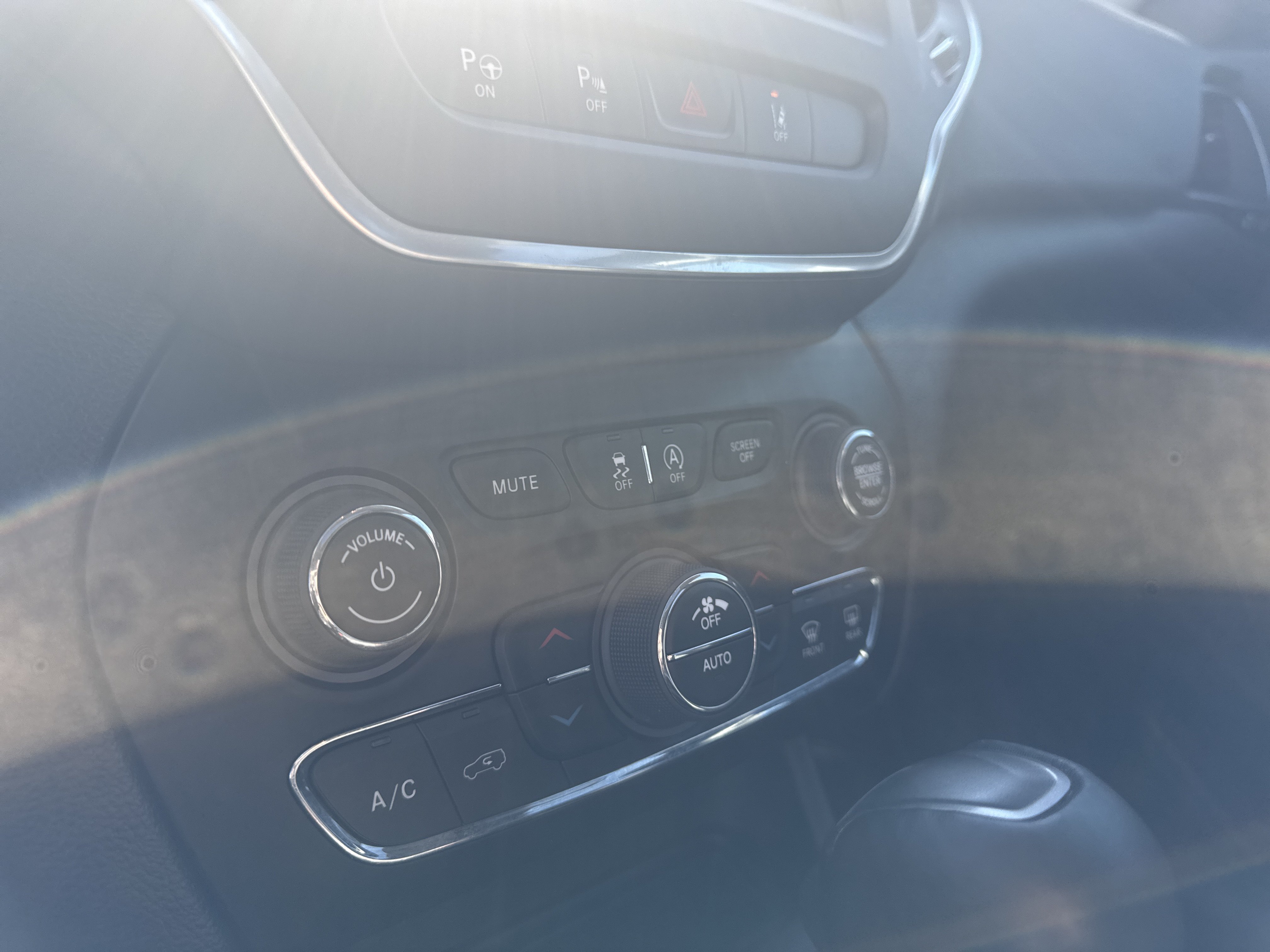 Used 2023 Jeep Cherokee Altitude Lux AWD/4WD image 29