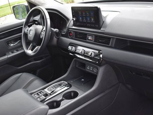 Used 2025 Honda Pilot Touring image 14